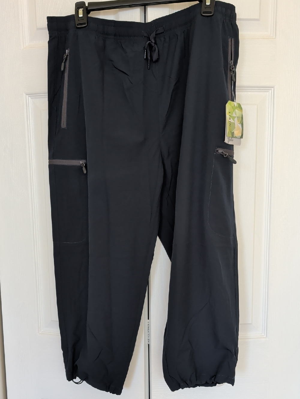 Women's Black Active Capris with Zip Pockets - Performance Drawstring